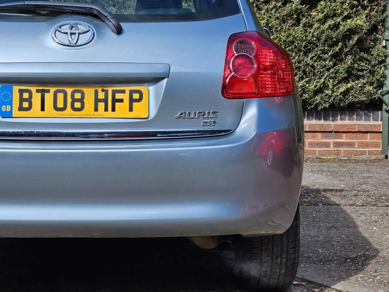 TOYOTA AURIS