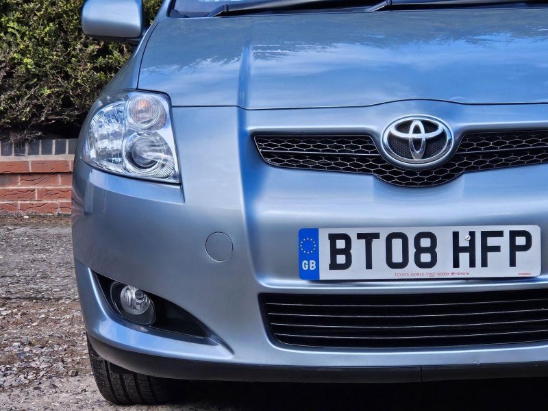 TOYOTA AURIS