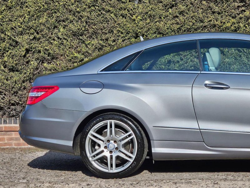 MERCEDES-BENZ E CLASS