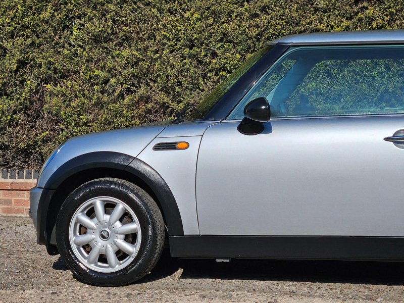 MINI HATCH