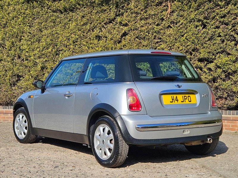 MINI HATCH