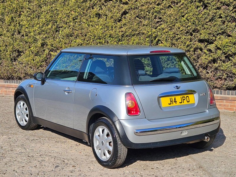 MINI HATCH