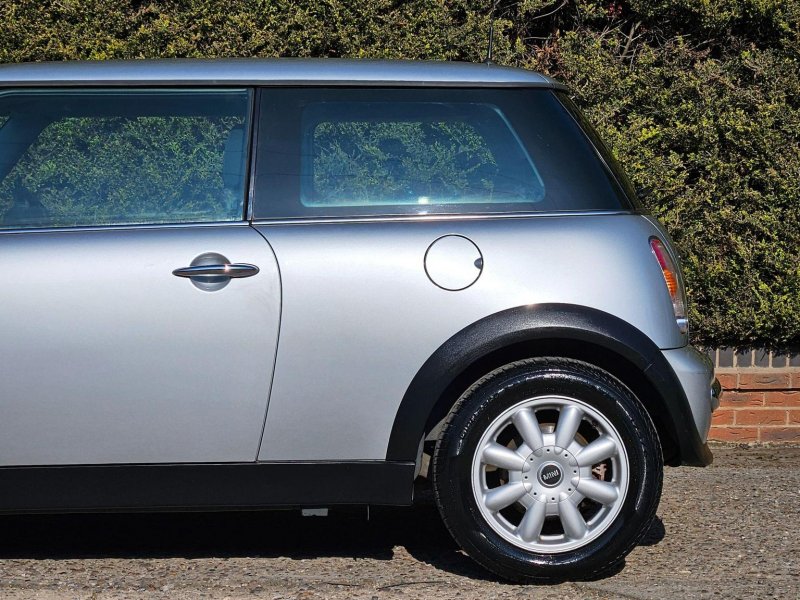 MINI HATCH
