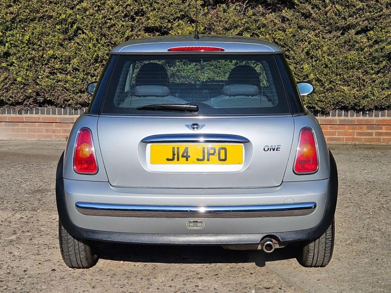 MINI HATCH