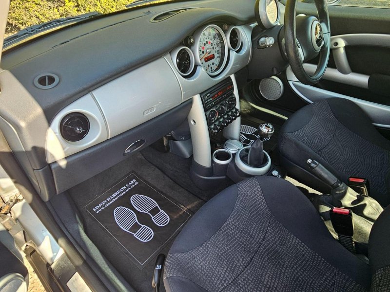 MINI HATCH