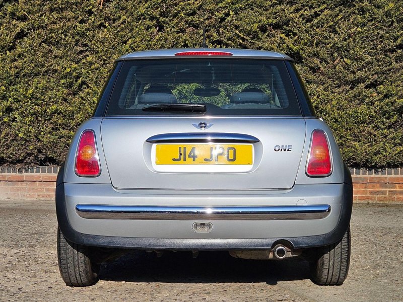 MINI HATCH
