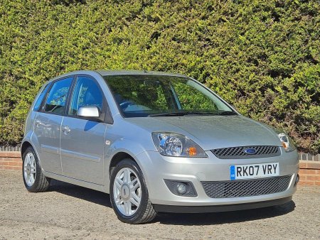 FORD FIESTA 1.6 Ghia 5dr